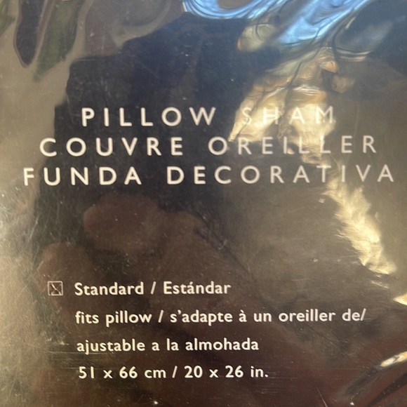 Tommy Hilfiger standard pillow sham in Fanshell Beach pattern NWT - Picture 8 of 8